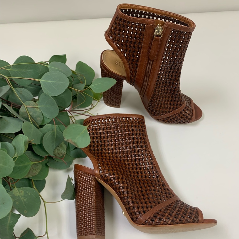 Schutz Anacris Woven Bootie Size 8 1/2!!!